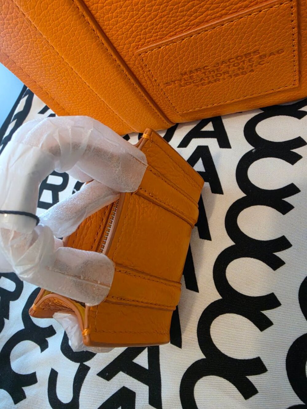 Marc Jacobs Small Leather Orange Tote Crossbody w/ Matching wallet & Tote Charm - Picture 9 of 11